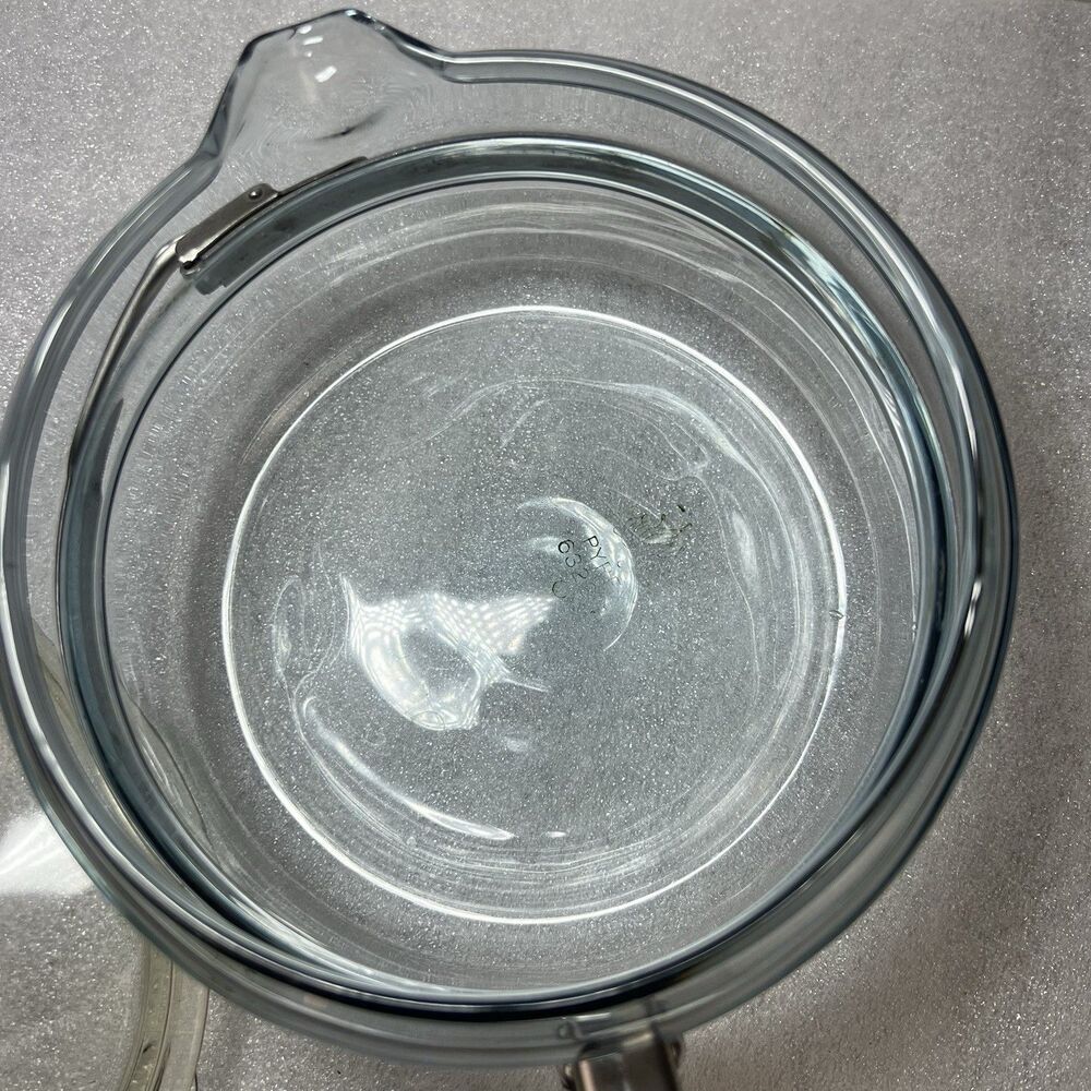 Vintage Pyrex 6322-B Flame Ware Glass Pan With Pour Spout & Lid 1 Quart - Picture 4 of 12